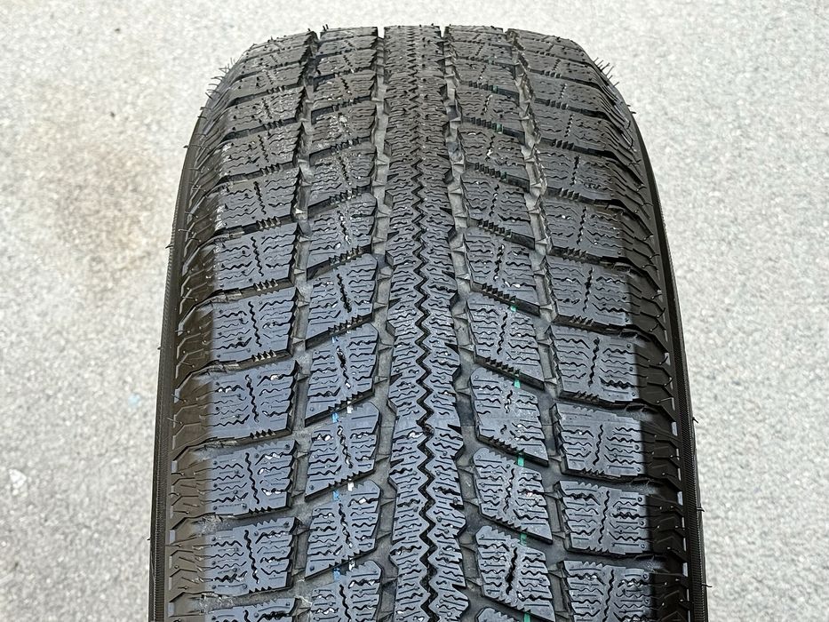215|60 R17. Nitto SN3.