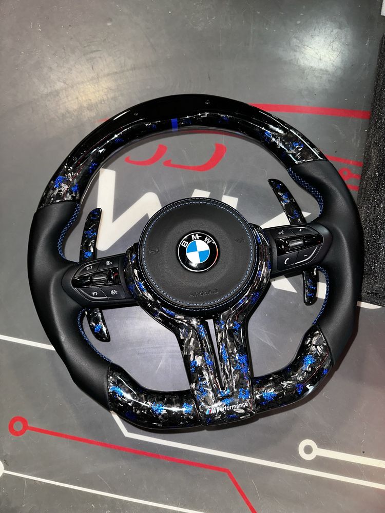 Volan BMW M CARBON FORJAT / LED / Vibratii / Incalzire / DISTRONIC / F