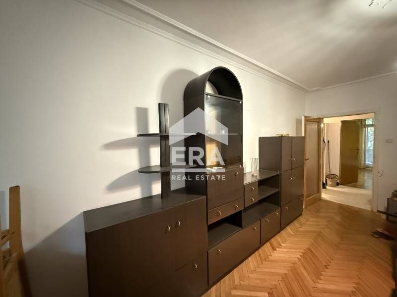 Четиристаен, обзаведен, газифициран апартамент под наем, в тухлена сгр