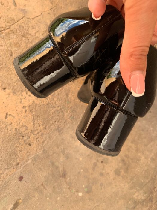 EspritБежови сандали-40 р-обувани веднъж -няма никакви забележки велур