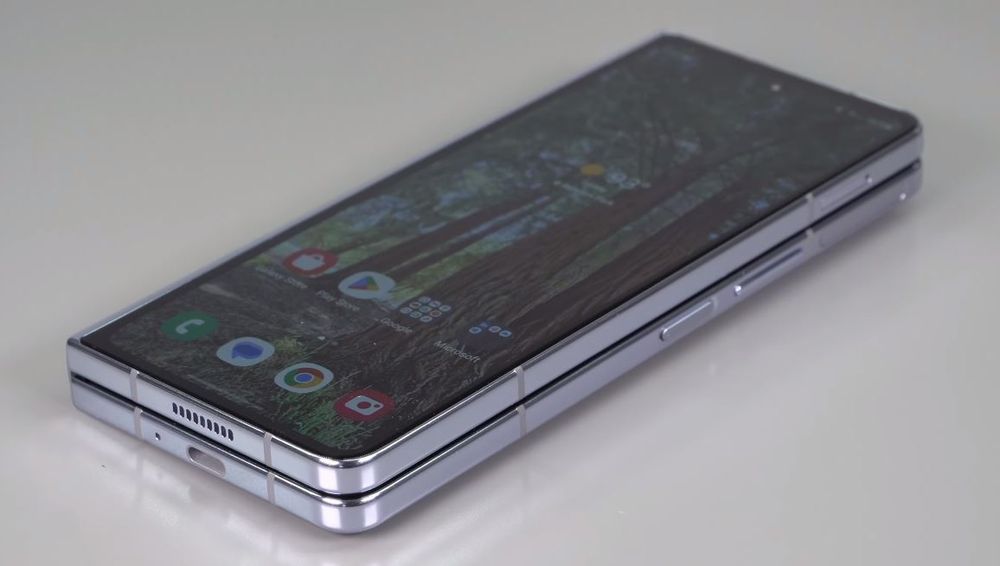 Samsung Z Fold 5 ултрафлагман.