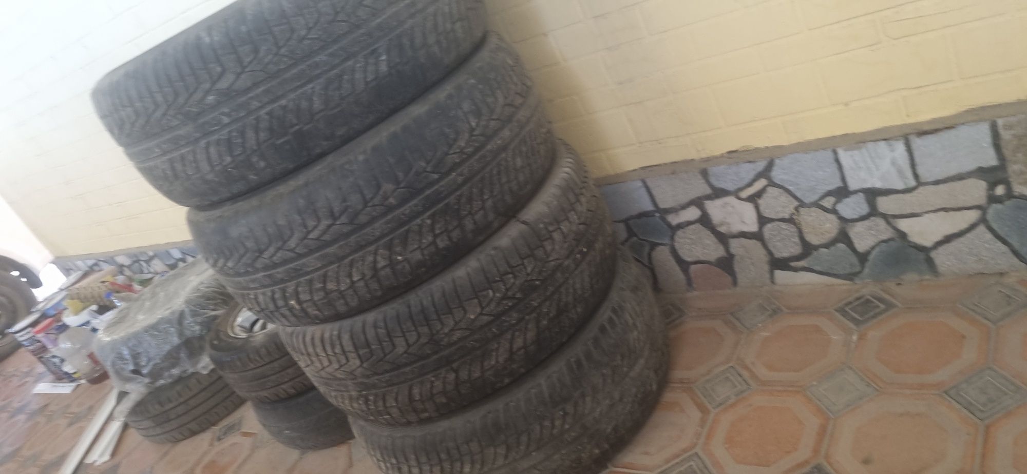 Шина на  Audi Q 7  4 шт цену договоримся