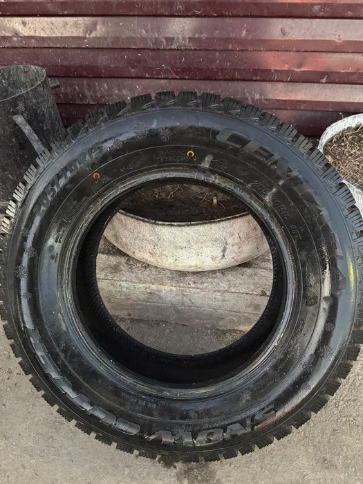 Продам шины пользовались всего 1 неделю, хорошие , новые