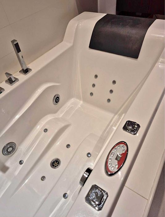 Вана с хидро масаж,светлини и радио музика