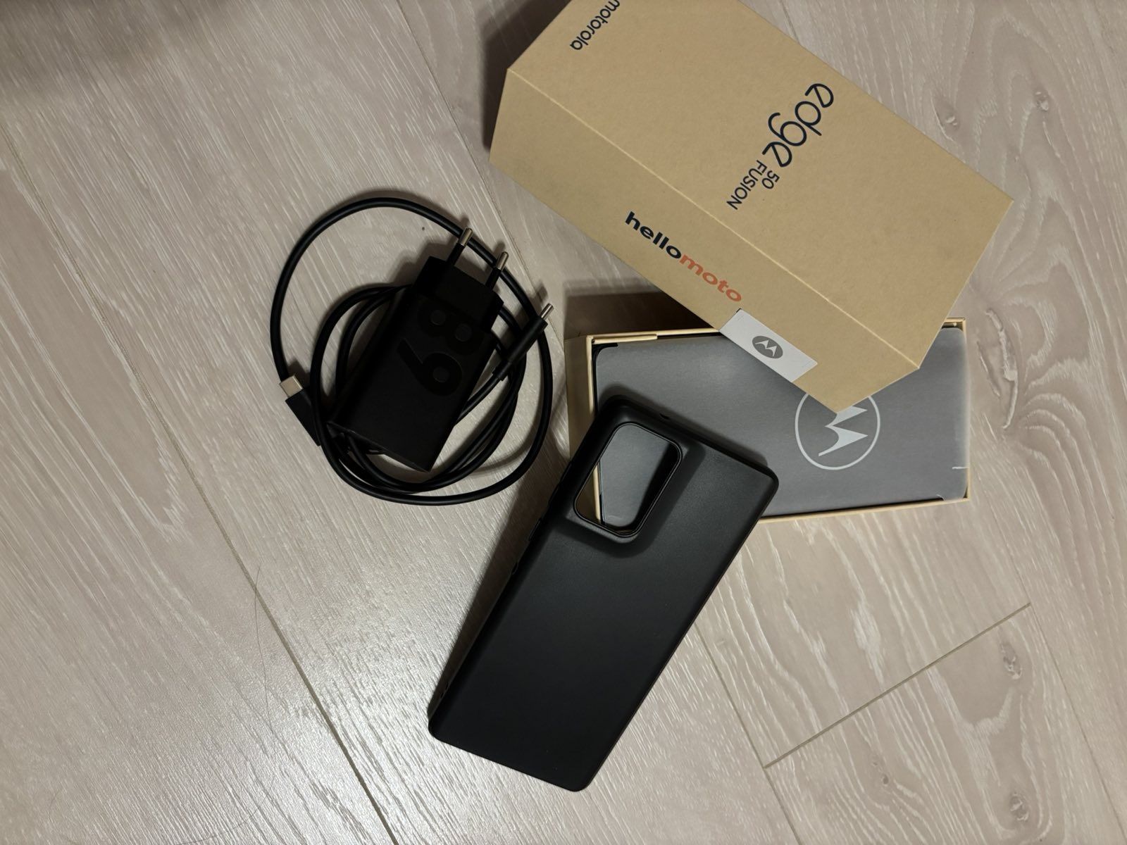 Motorola edge 50 neo с 2г гаранция