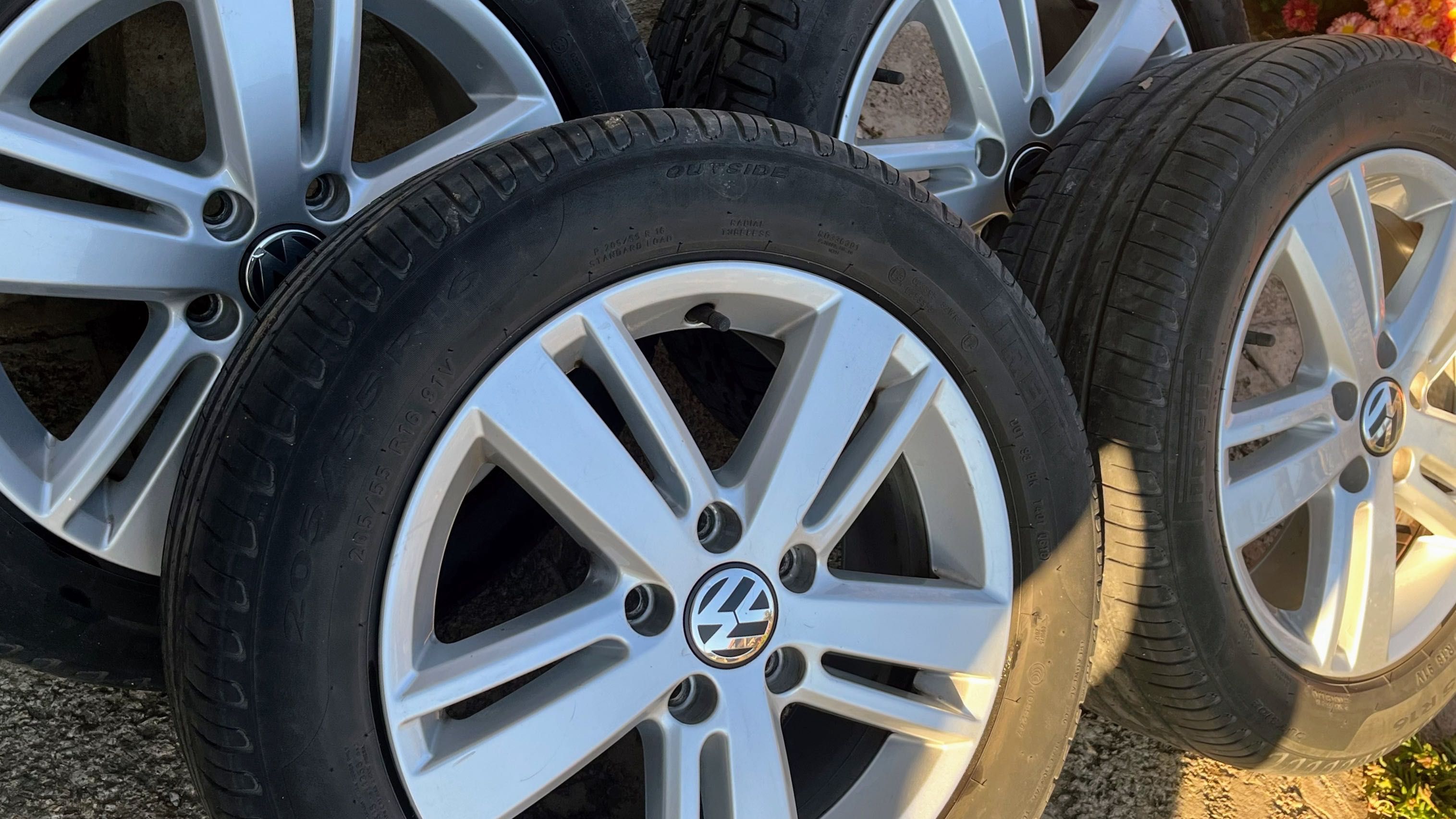 Гуми 205/55/16 Pirelli 35лв