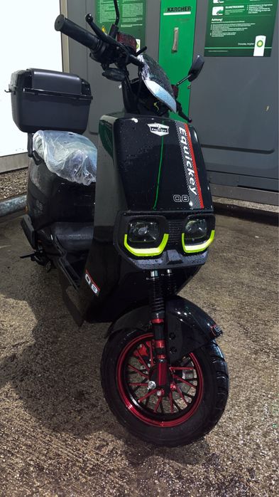 Moped scuter scooter electric