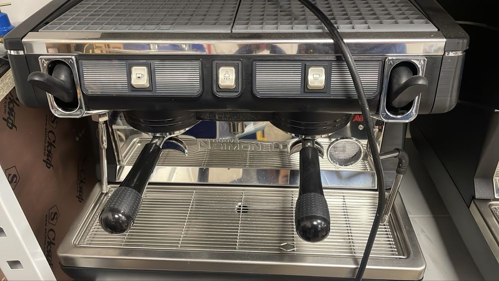 Продам кофемашину Simonelli Appia 2