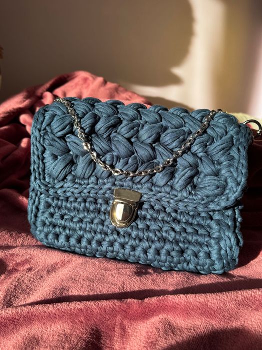 Ръчно плетена чанта - синя