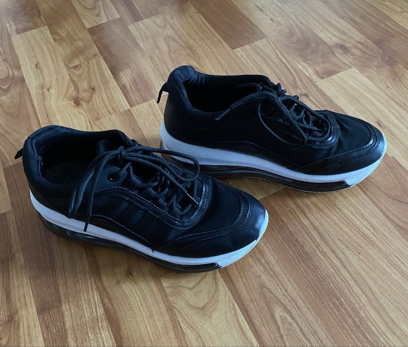 Pantofi sport marimea 40 ( 25 cm )