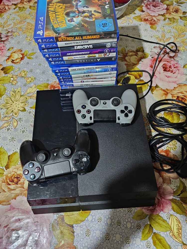 Vand PS4 + jocuri+2 controllere