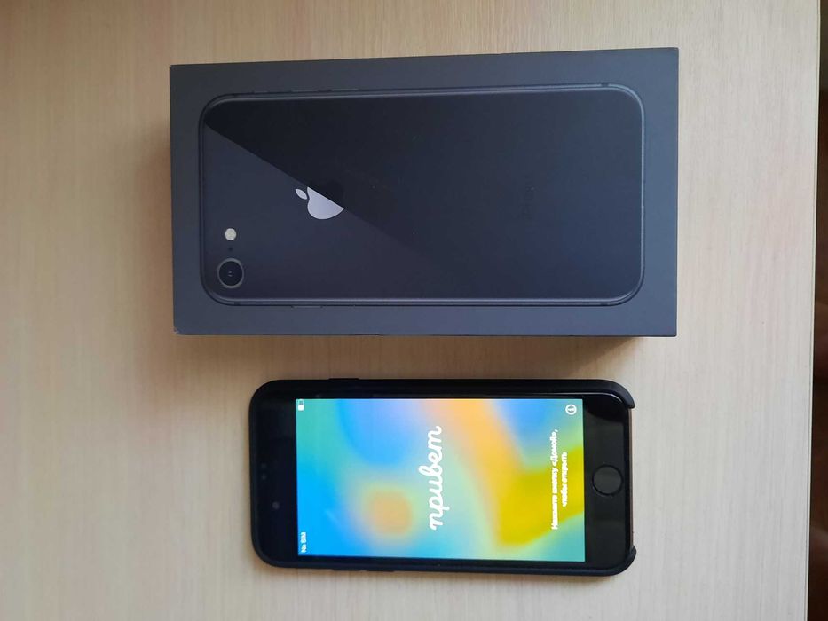 Айфон 8 в хорошем состоянии.