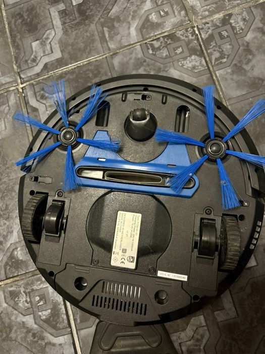Robot aspirator Philips FC8810 în stare bună, mic defect încărcare