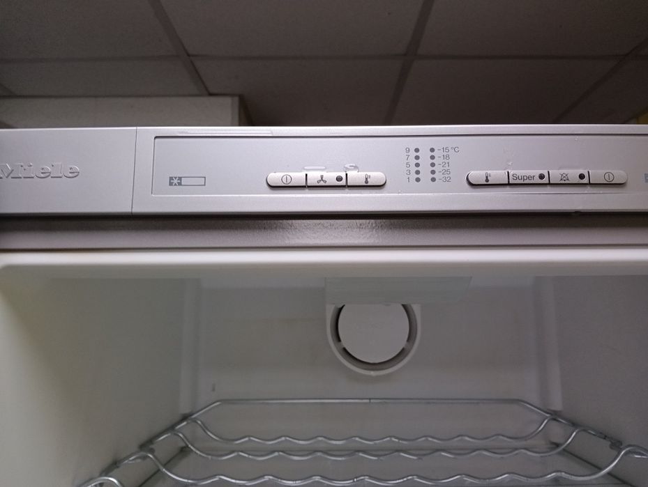 Иноксов комбиниран хладилник с фризер Миеле Miele с 2 години гаранция!