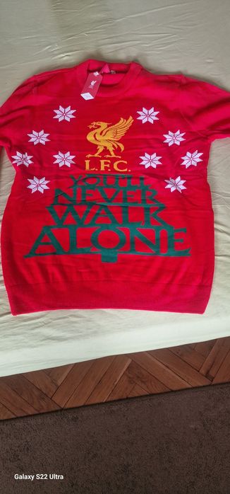 Фанелка на фк Ливърпул коледна.