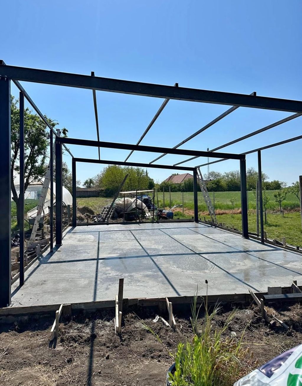 Vand și construiesc o gama larga de hale sau structuri metalice noi ne
