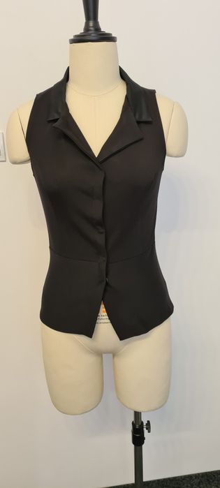 Продавам черен топ- тип елече