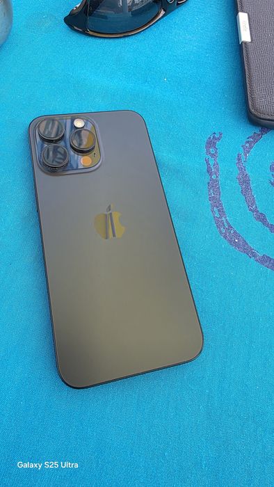 Vand iphone 15 pro max,256gb,varianta rara cu dual sim fizic.