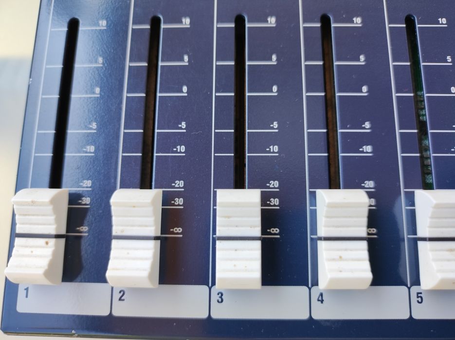 Mixer Soundcraft EFX 12 . Nou