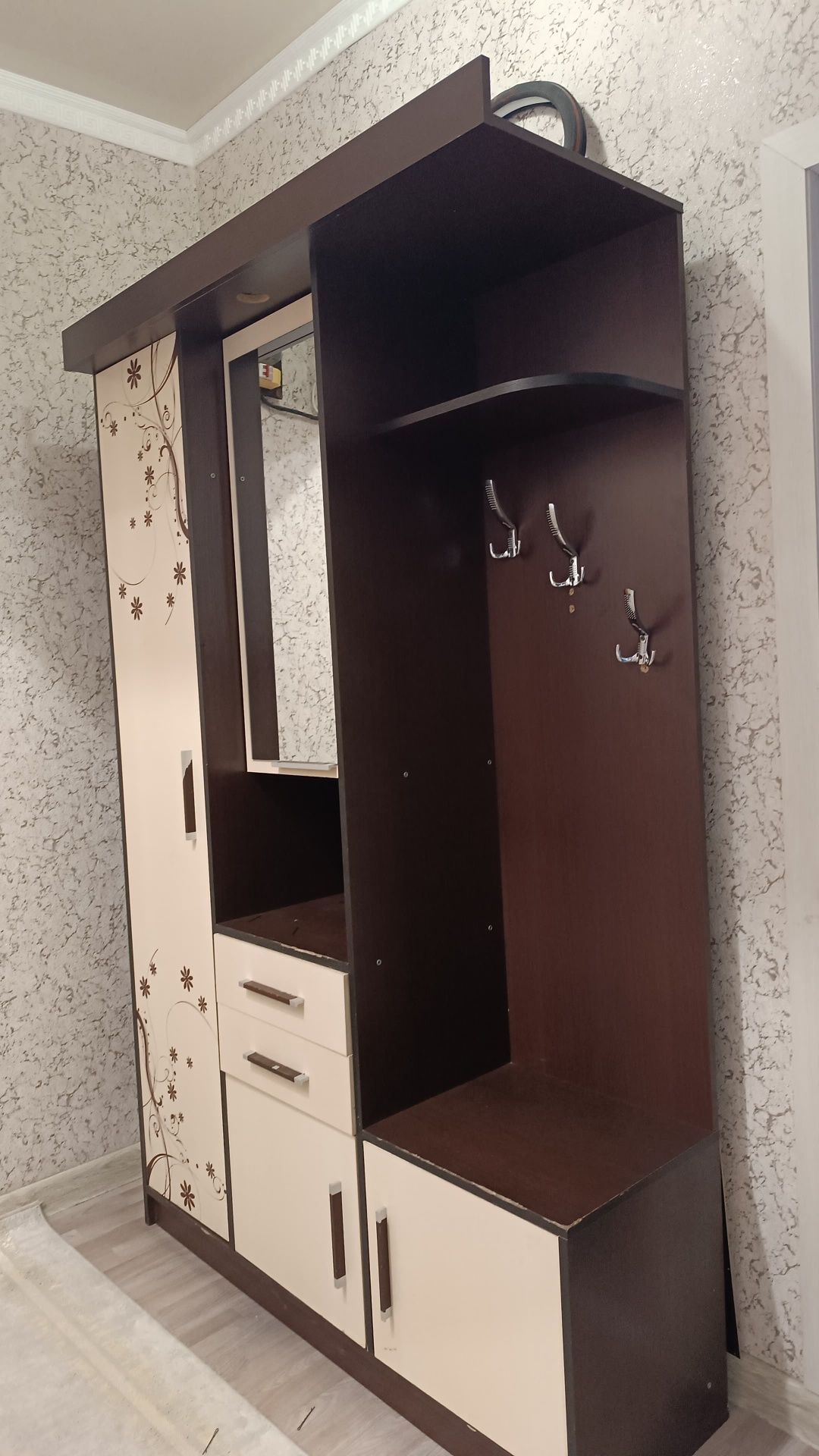 Продаётся прихожая