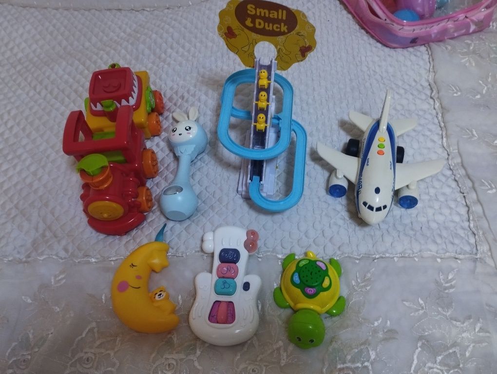 Продам игрушки пакетом для малышей