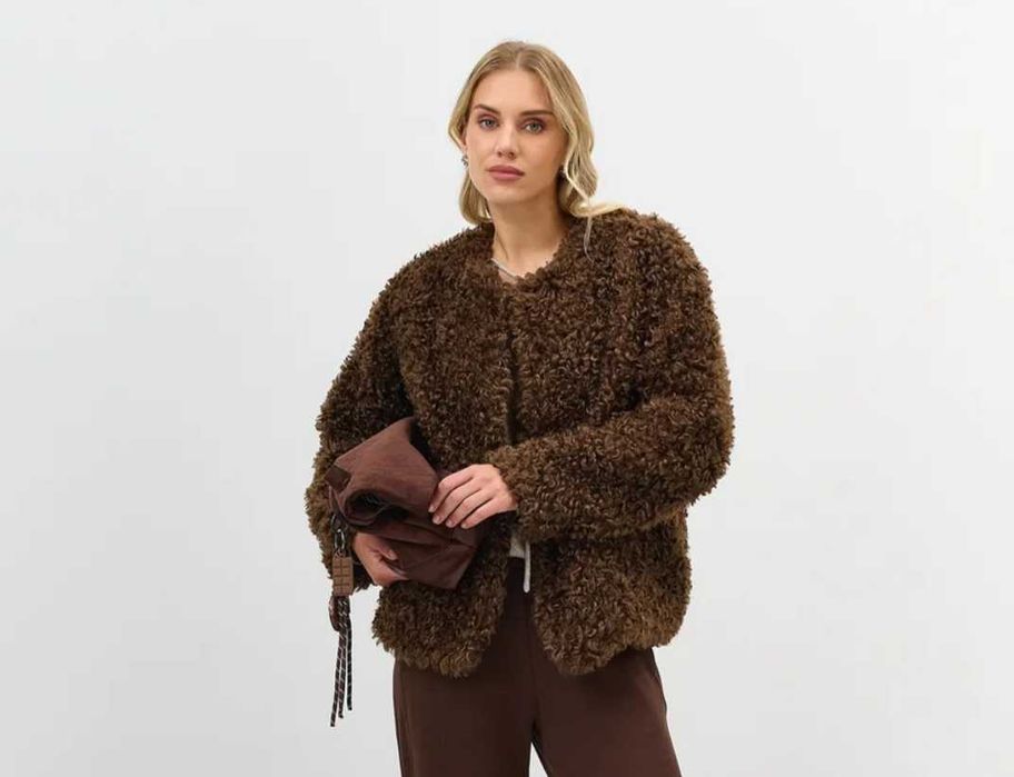 Продам шубу чебурашка