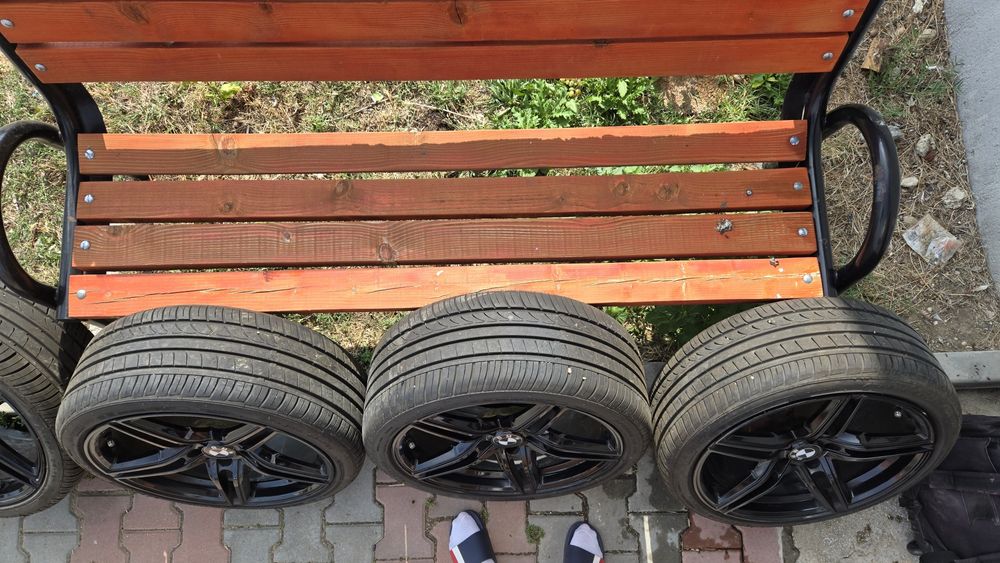 Vând jante BMW în 2 lățimii cauciucuri noi R19