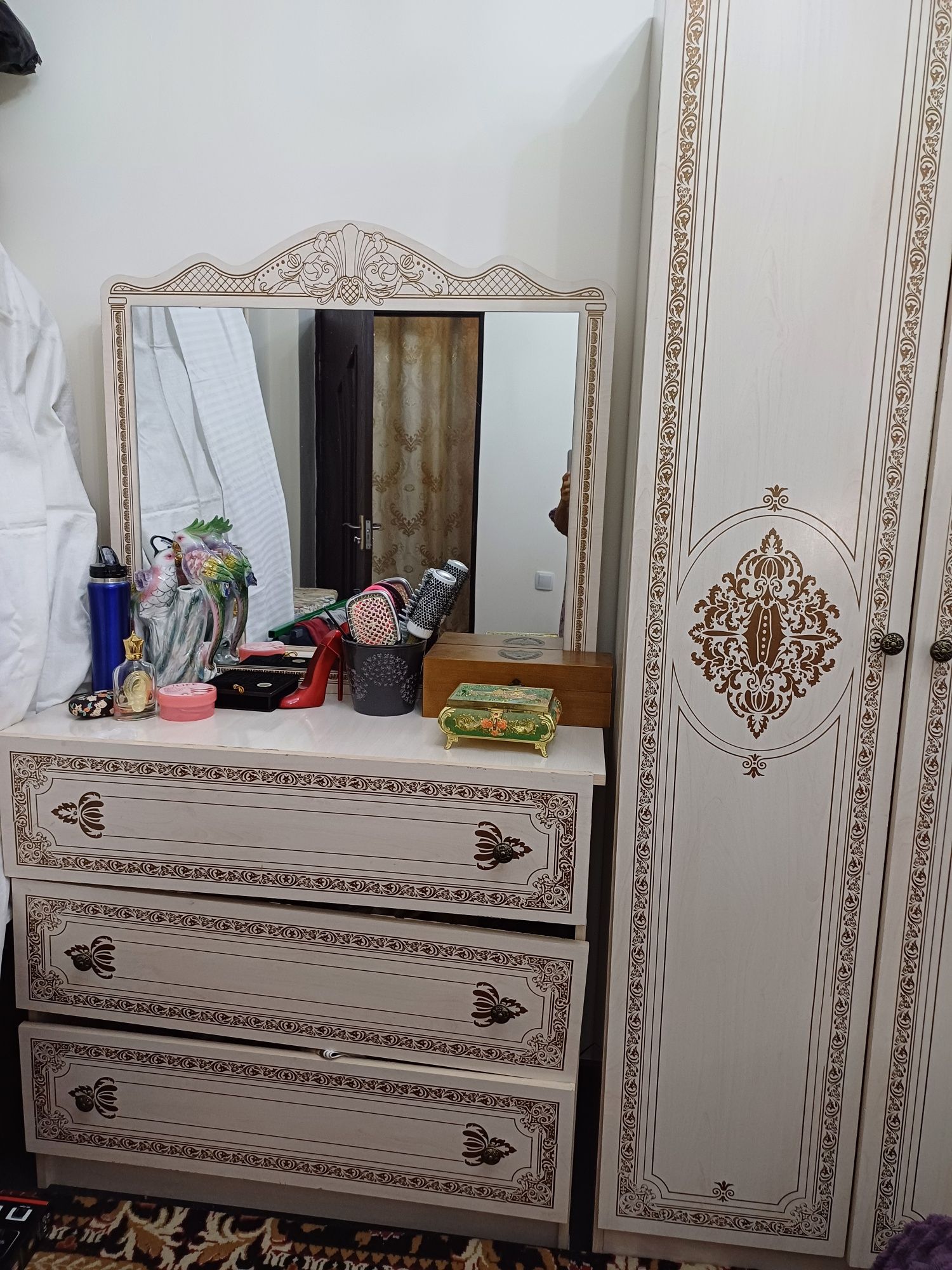 Spalniy mebel kravat tumba shkaf trimo