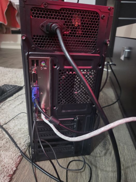 Sistem desktop PC+monitor+boxe