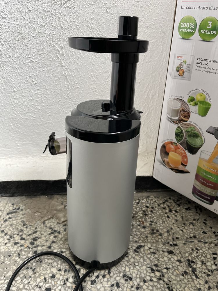 Бавна Сокоизстисквачка Imetec Succo Vivo Compact SJ700, 150W, Сок!