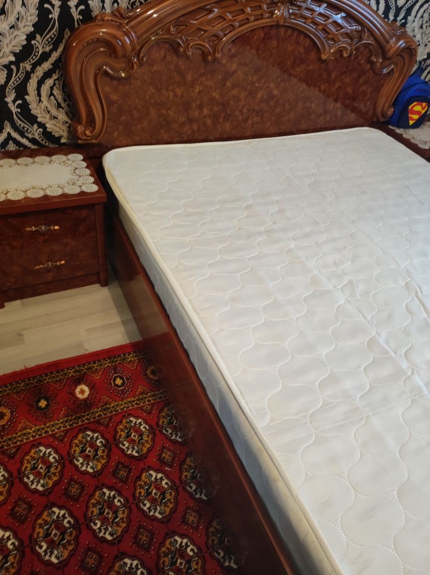 Продаётся спальный гарнитур