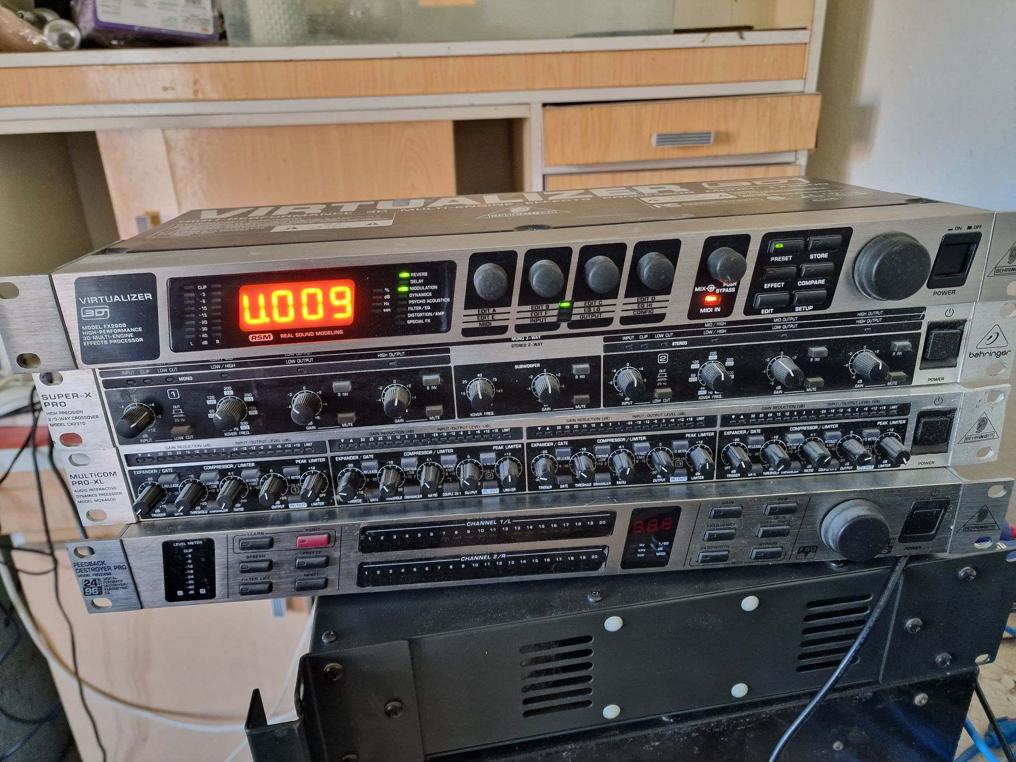 Diverse behringer