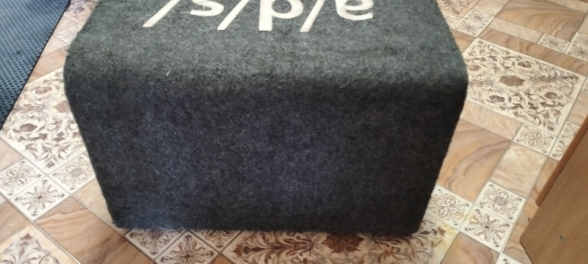 Продам сабвуфер ,полку деревянную