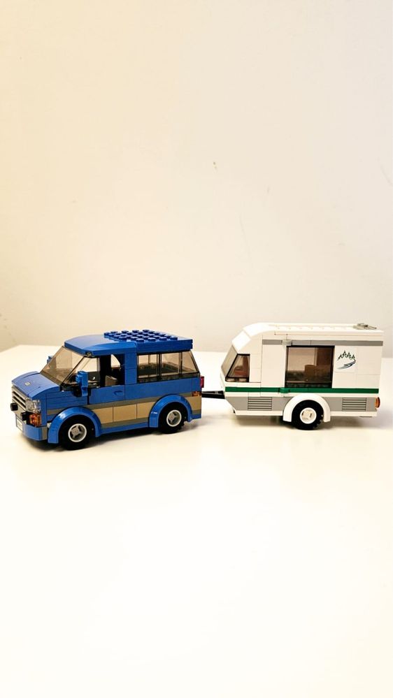 Lego City 60117 - Van & Caravan (2016)