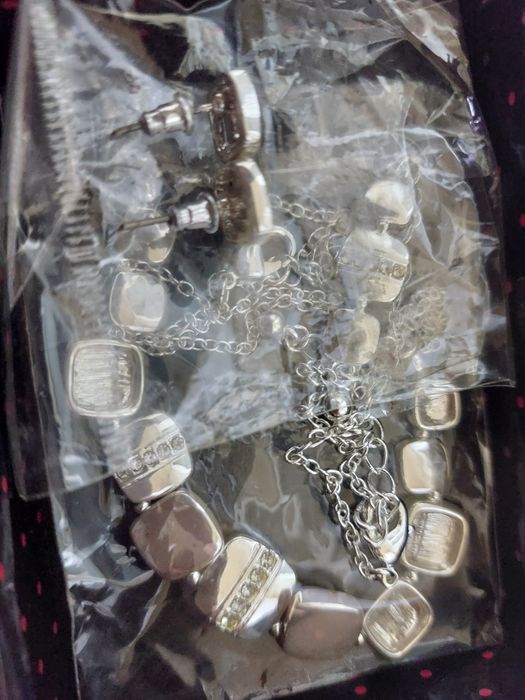 Cutie bijuterii Avon