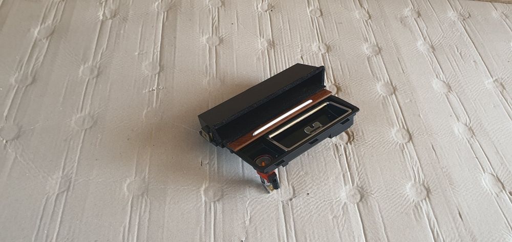 Scrumiera mahon audi a8 d2