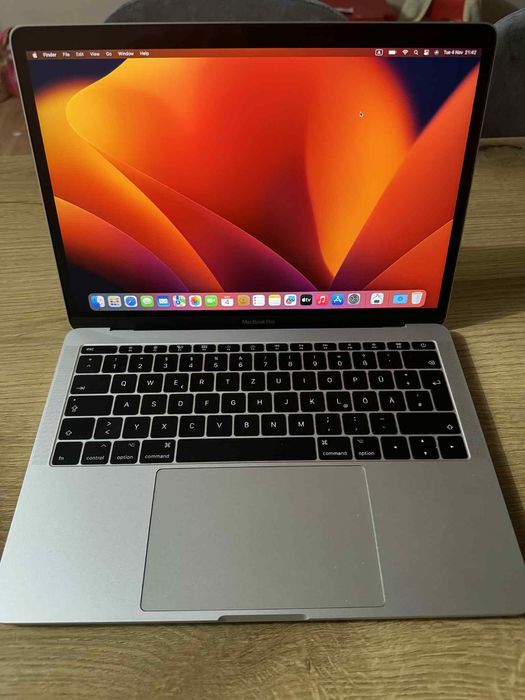 MacBook Pro A1708 13` 2017/SSD 256GB/ i5 2.3-3.6 GHz //8 RAM  2133 MHz