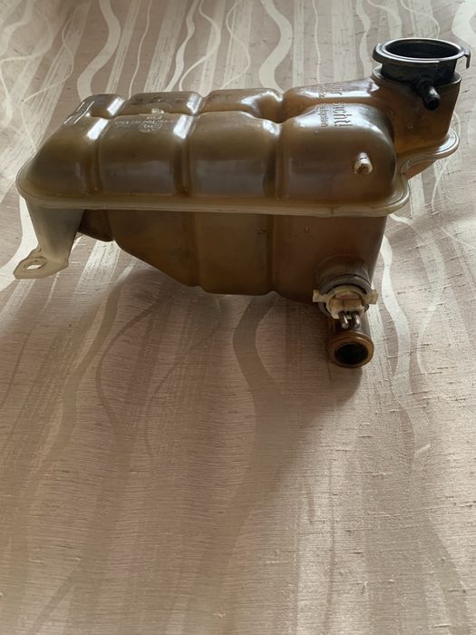 Расширительный бак Мерседес 124