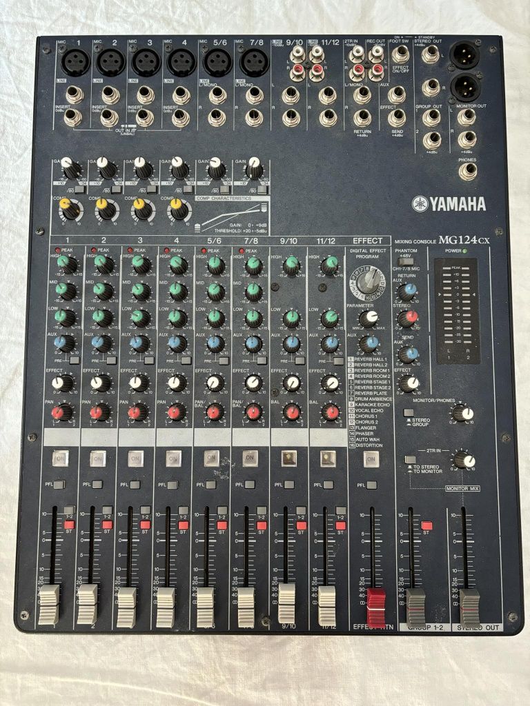 Mixer Yamaha  MG124cx