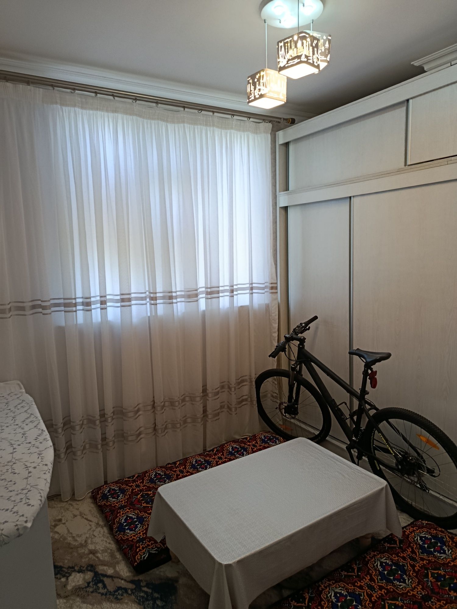 Срочно продаётся 2в3 в Массиве Феруза