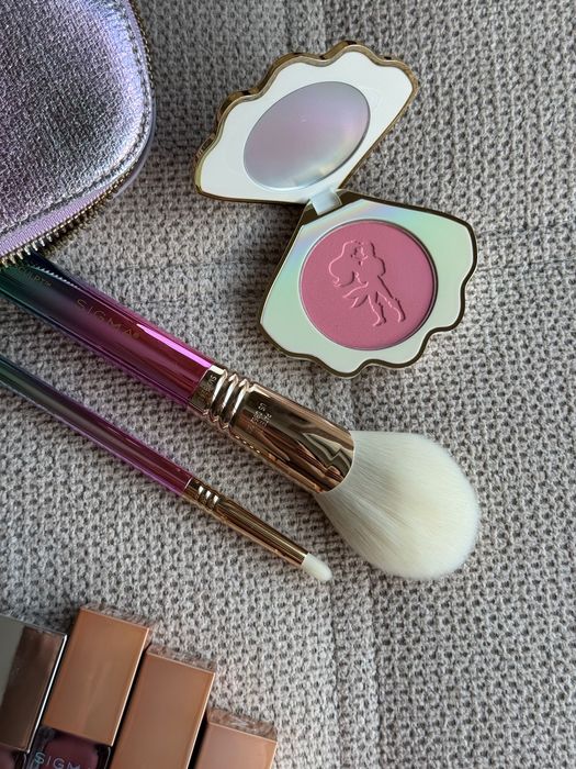 НОВО Лот от 25 продукта на Sigma beauty гланцове, четки, червила