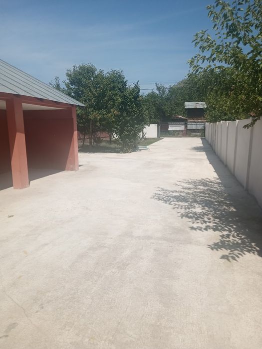 Casa vila la strada sos DN1