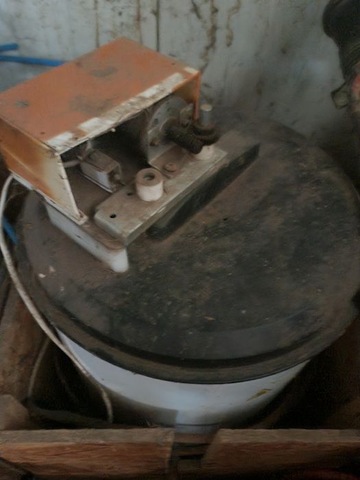 Desființare ferma ( adapatori, hranitoare, automate alaptare))