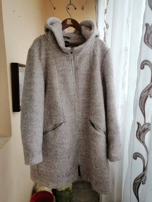 Vând fi urgent haina de stofa crem cu gluga , starefbuna