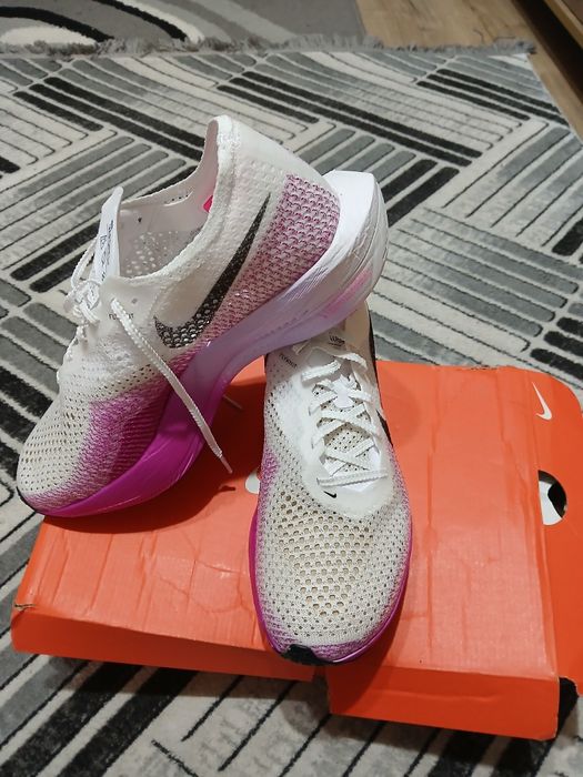 Vând adidași Nike noi