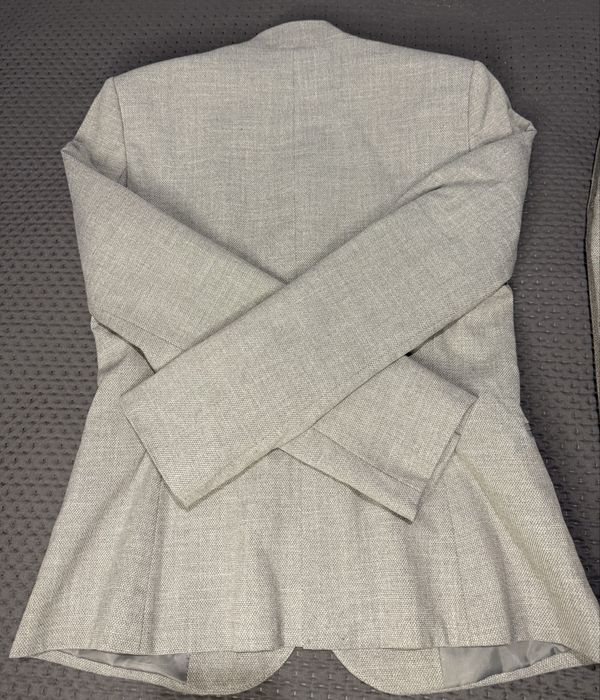 Дамски сив костюм