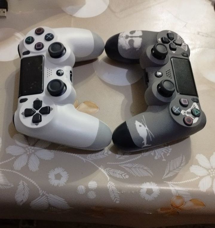 Продаются джостики PS4