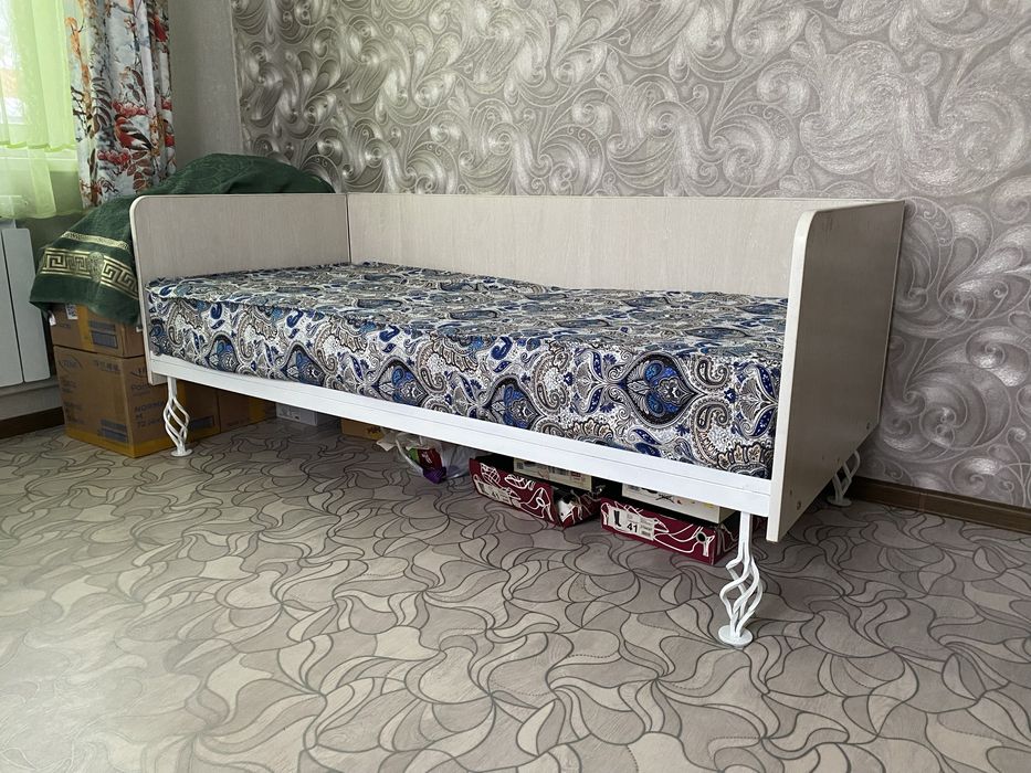 Кровать спальная
