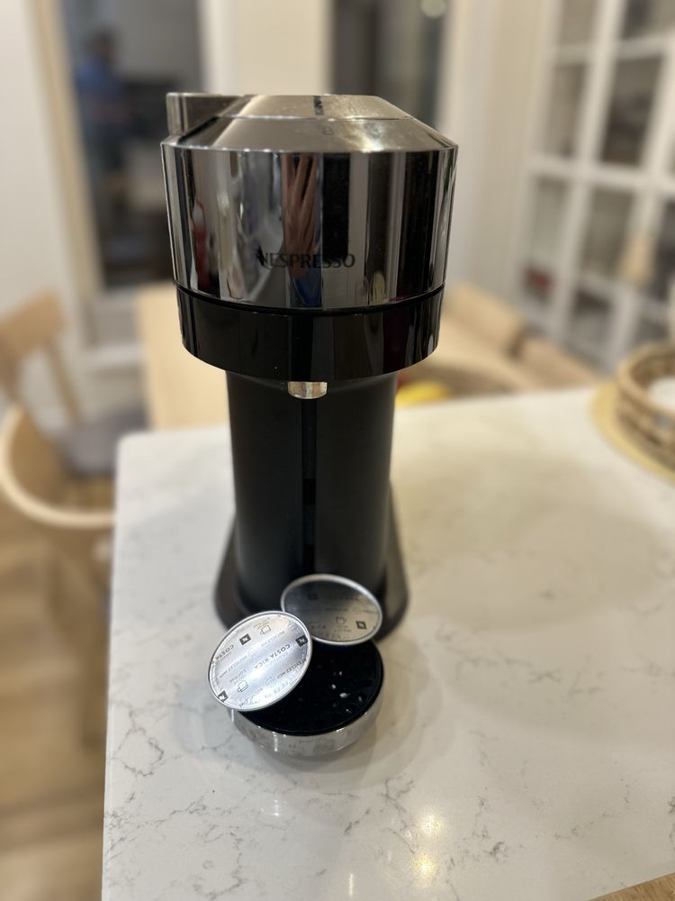 Aparat de cafea Nespresso Vertuo Next C Dark Chrome Deluxe