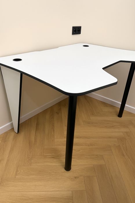 Продаю стол